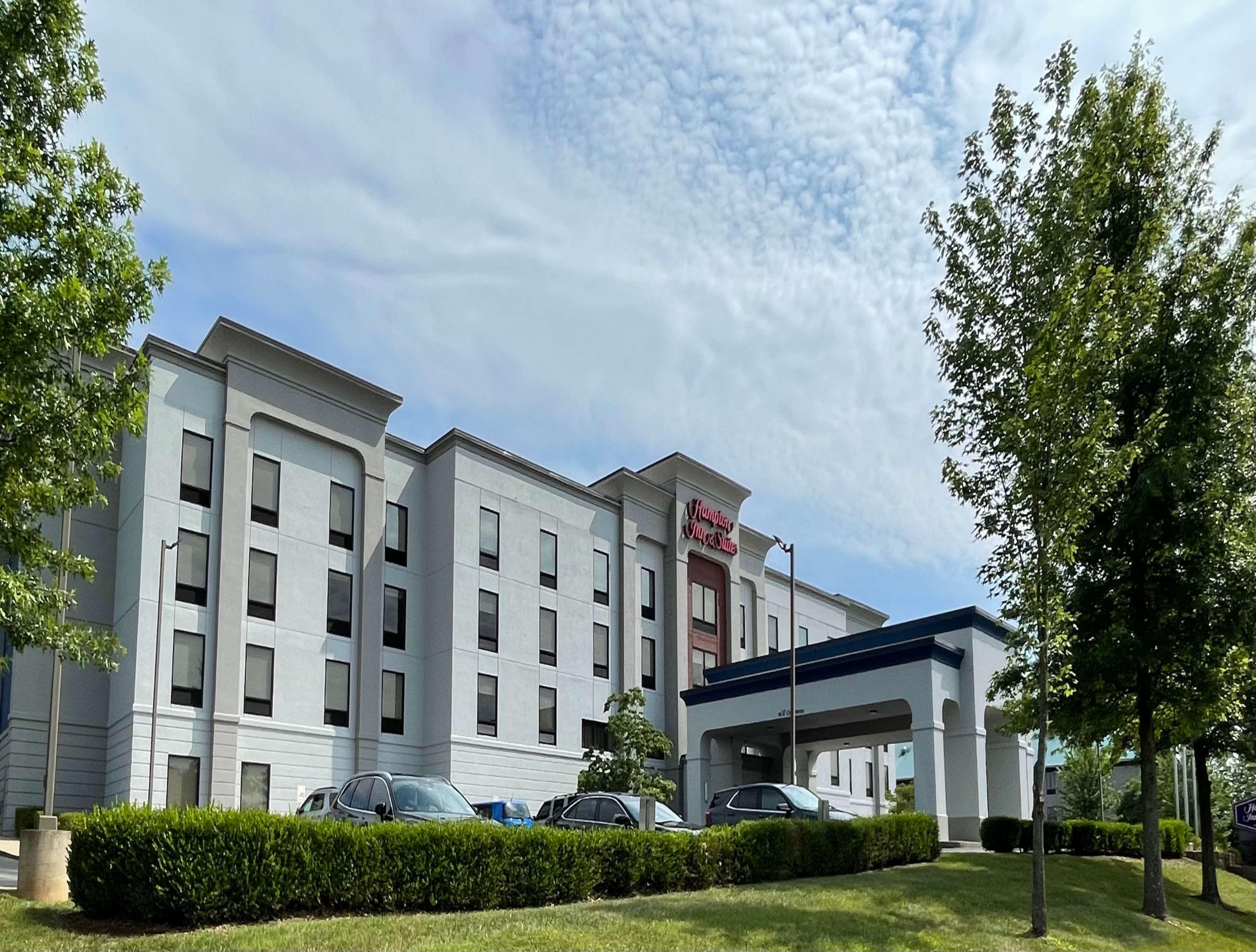 Hampton Inn & Suites Louisville East Exterior photo