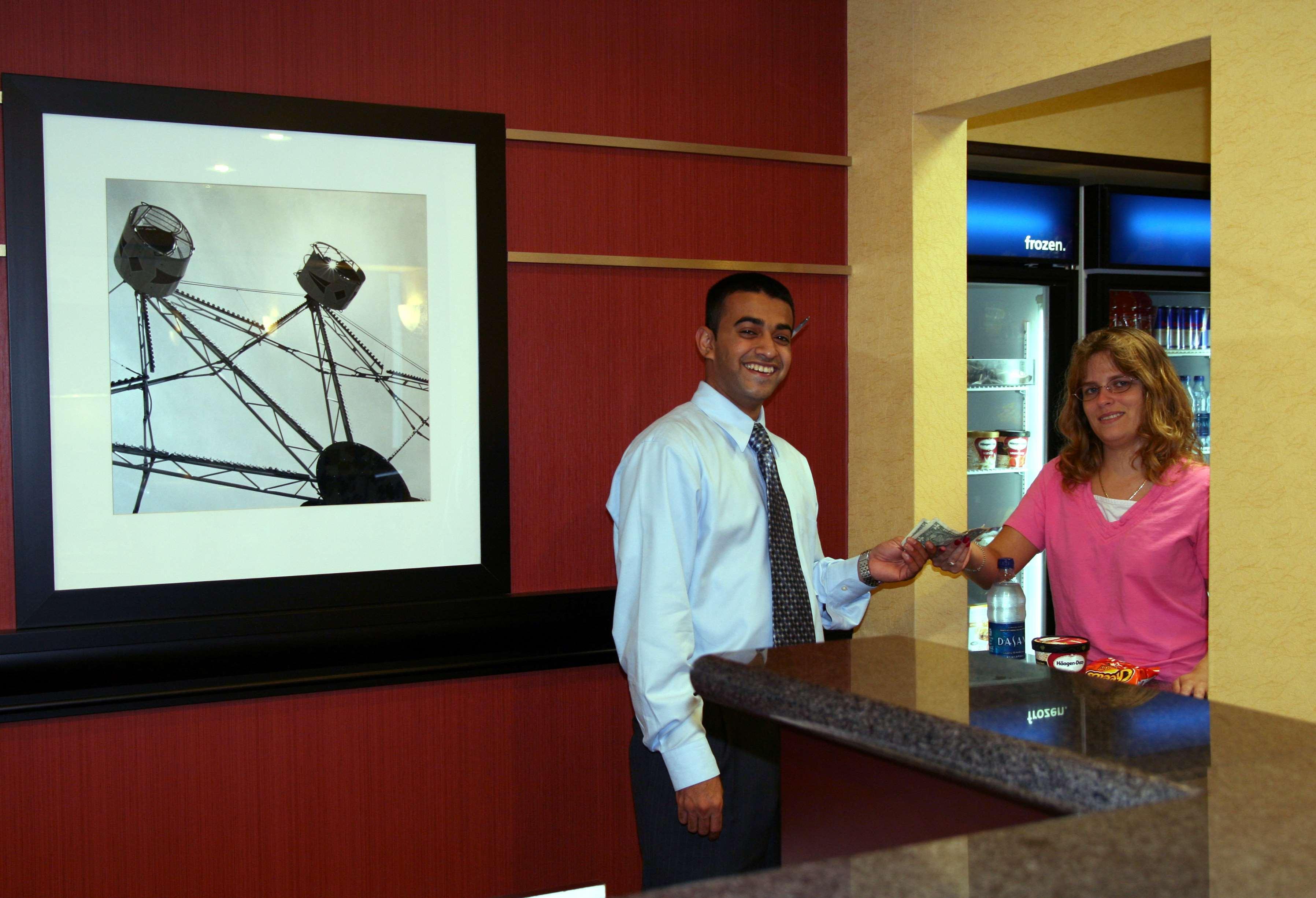 Hampton Inn & Suites Louisville East Restaurant photo