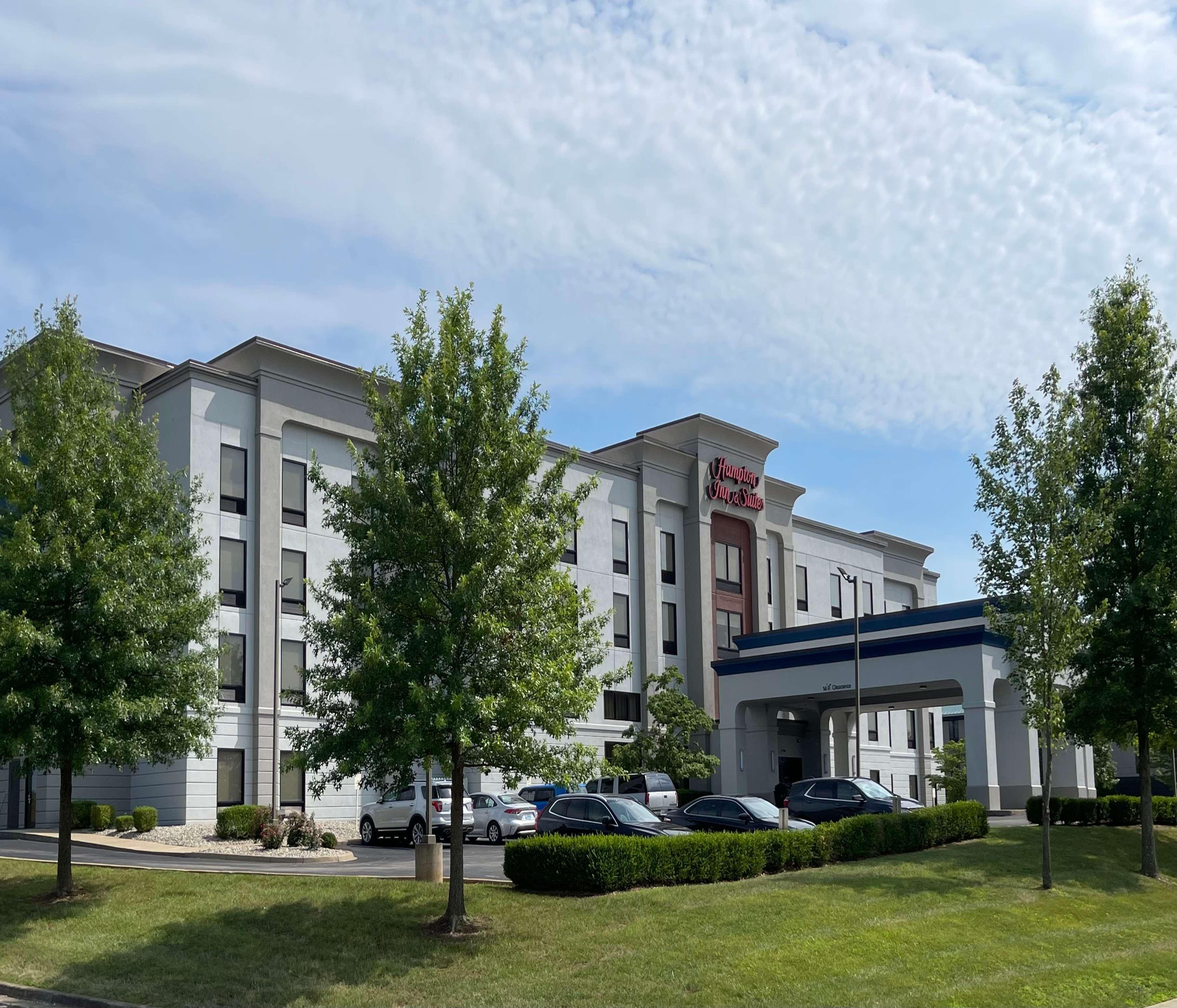 Hampton Inn & Suites Louisville East Exterior photo