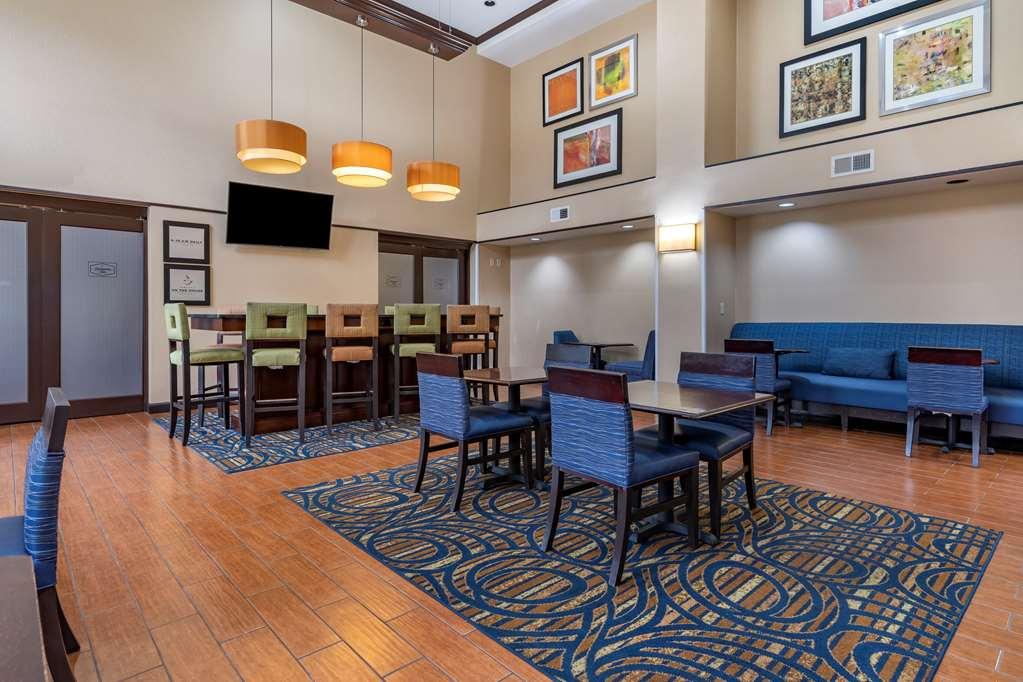 Hampton Inn & Suites Louisville East Exterior photo