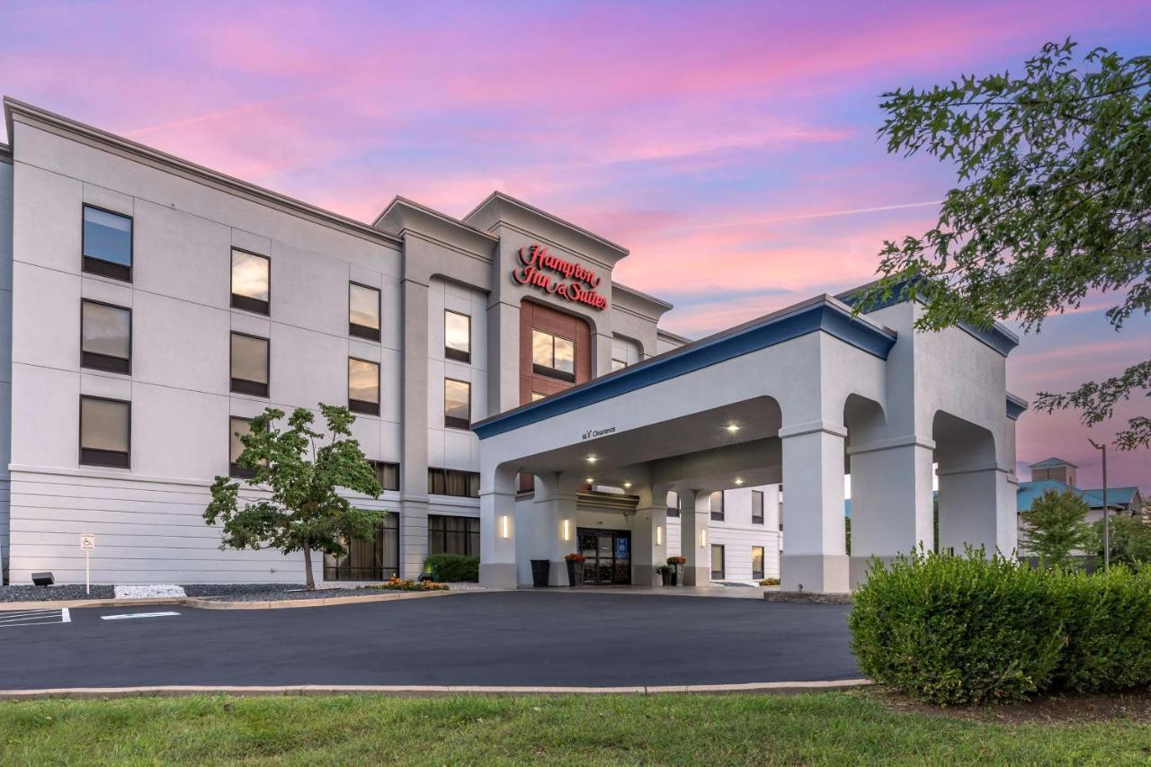 Hampton Inn & Suites Louisville East Exterior photo